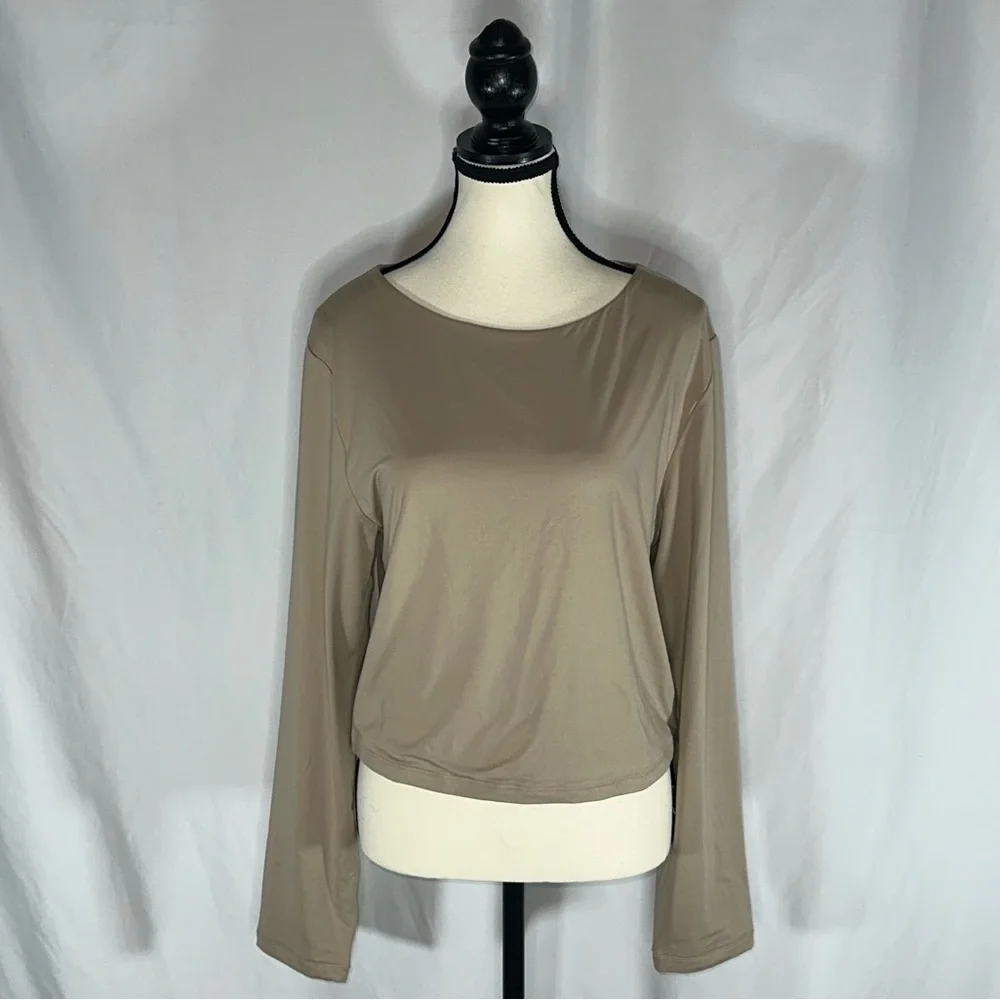 Reoria Long Sleeve Cropped Top in Nude Size XXL - Picture 2 of 9
